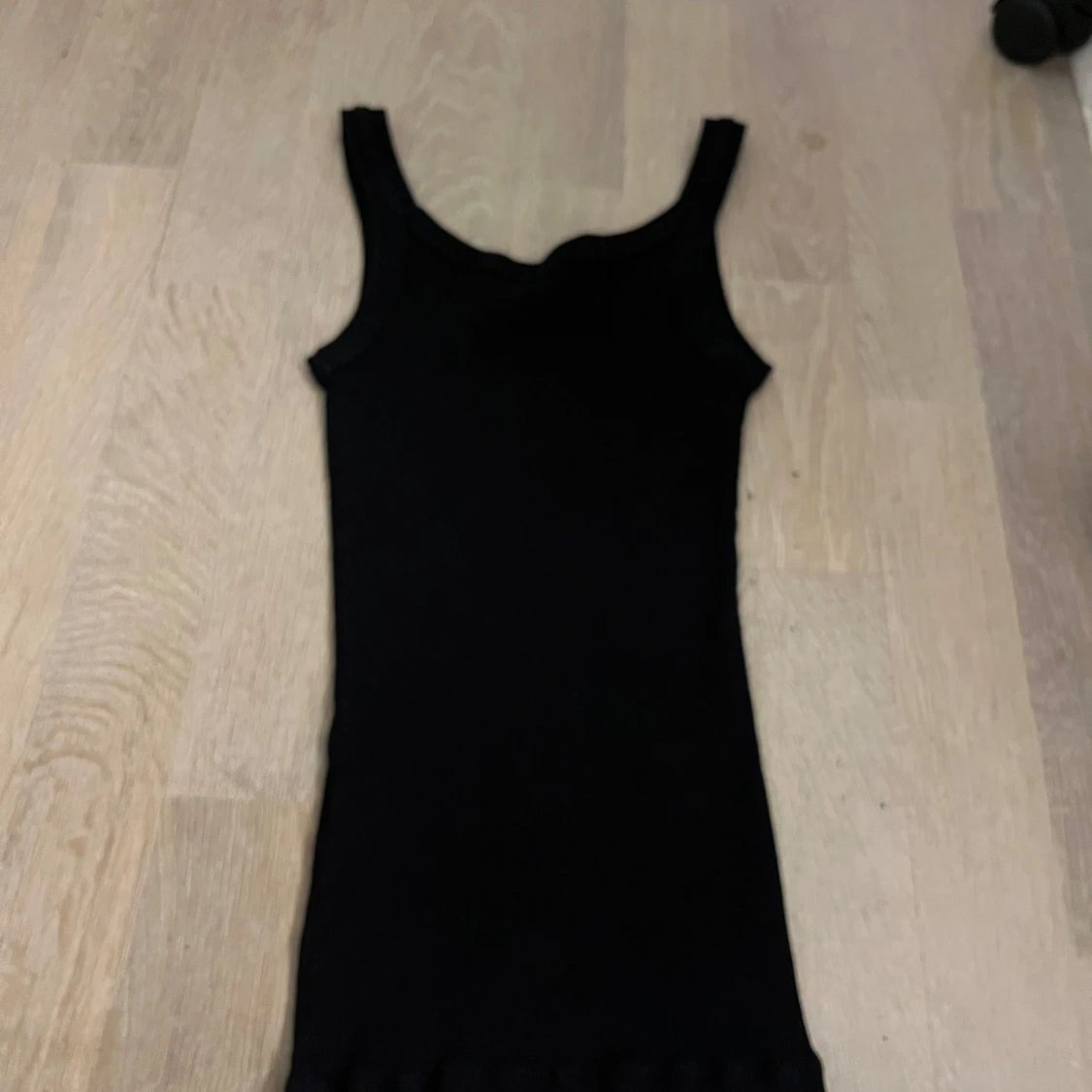 Svart ribbat linne ifrån intimissmi