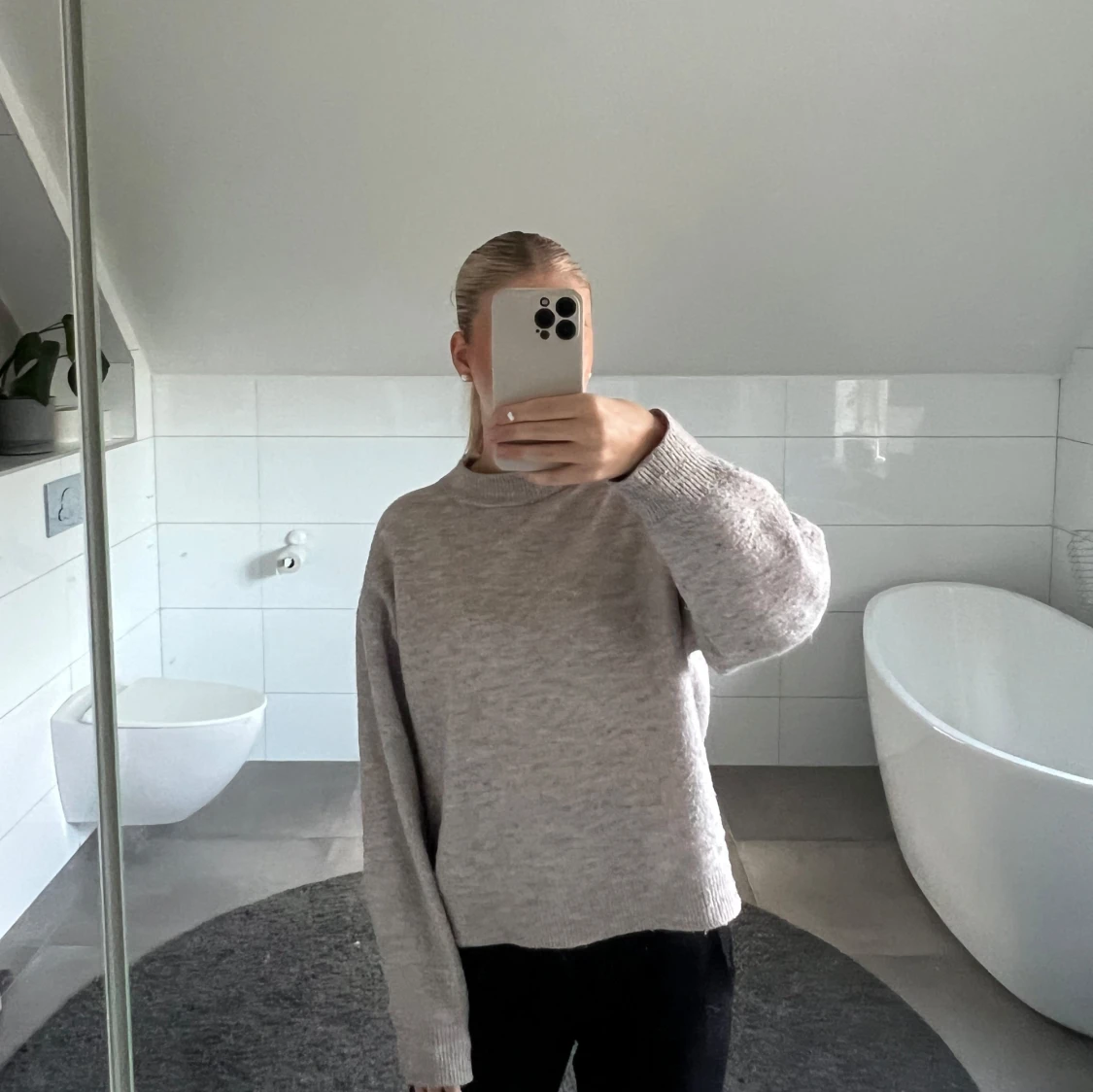 Beige stickad tröja från H&M XS