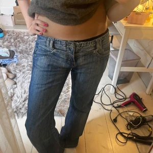 Lågmidjade jeans - Såå snygga jeans, perfekta till hösten, inga defekter 