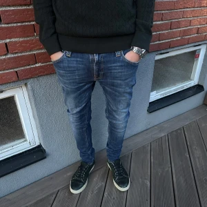 Nudie jeans  - Säljer ett par riktigt feta nudie jeans i väldigt snygg tvätt!! 9/10 skick! Inga defekter! Sitter slim. Pris kan såklart diskuteras! Hör av dig vid intresse 🙌🙌🤩