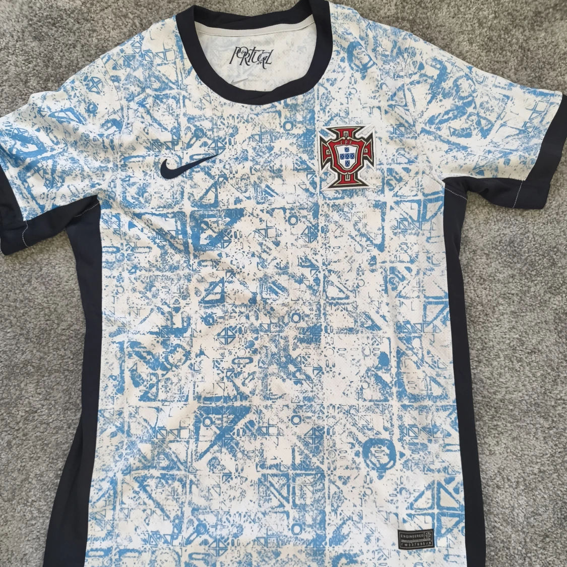 Portugal Nike fotbollströja blåvit storlek S