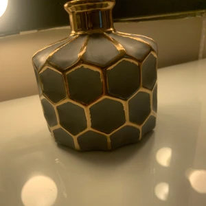 Blomvas - Blomvas med detaljer. 