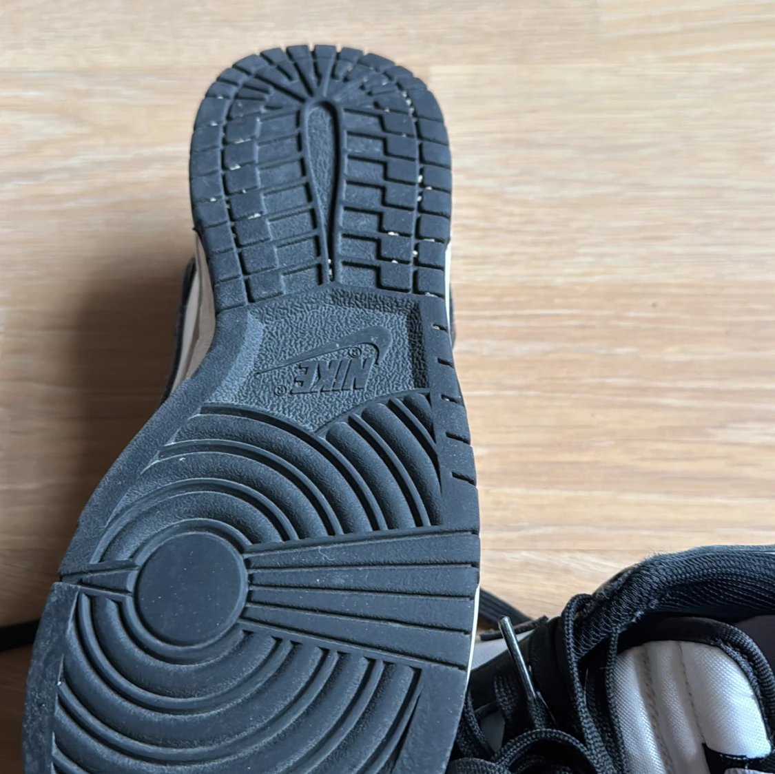 Nike Dunk Low svart/vit sneakers - 3