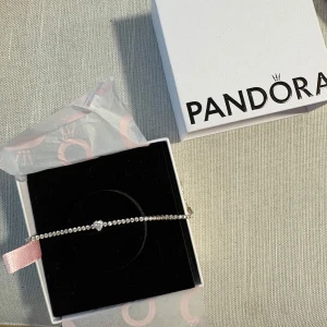 Pandora armband - 🩷🩷🩷🩷🩷