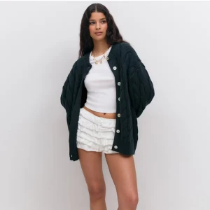 gina tricot chunky knitted cable cardigan / SÖKER - Söker den här gina cardigan på mörkblå eller vit! Storlek S!