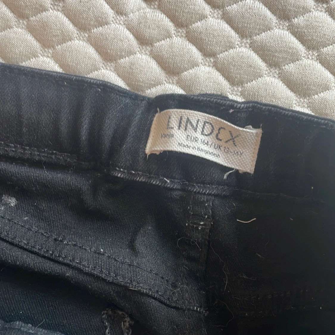 Svarta jeansshorts från Lindex - 2