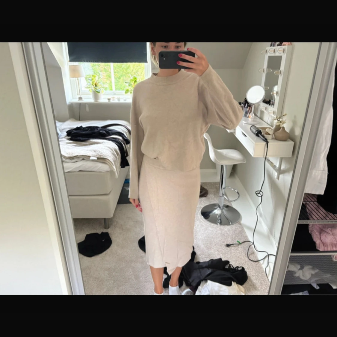 Beige stickad långkjol och tröja 