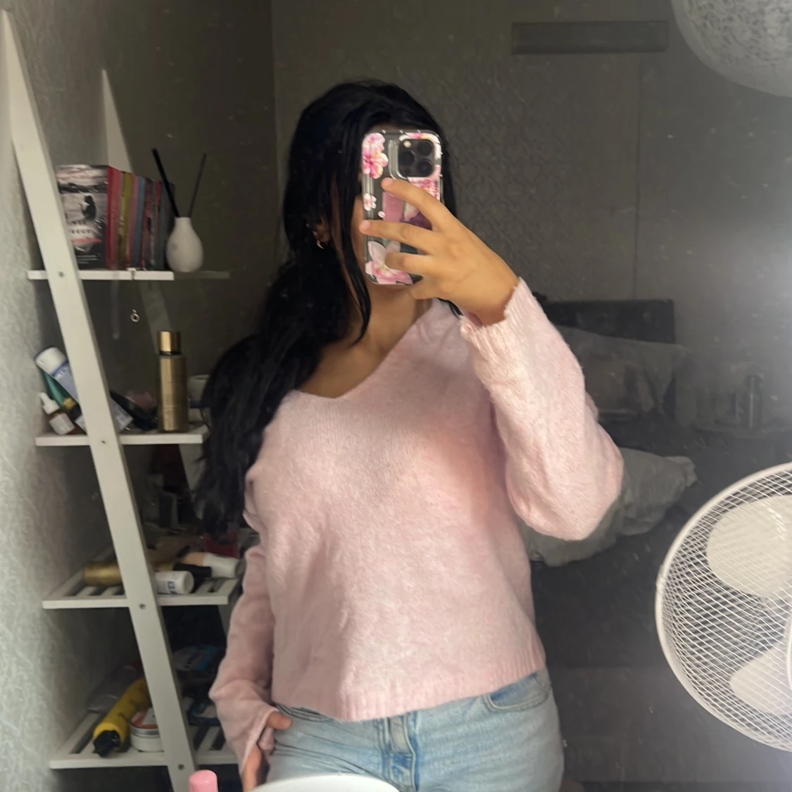 Ljusrosa stickad tröja med v-ringning - 1