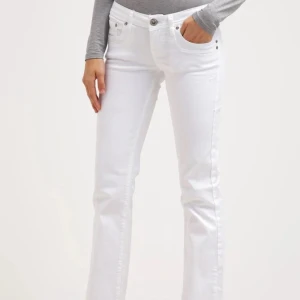 Ltb valerie jeans - Vita ltb jeans som inte kommer till användning längre. Skriv för egna bilder🥰