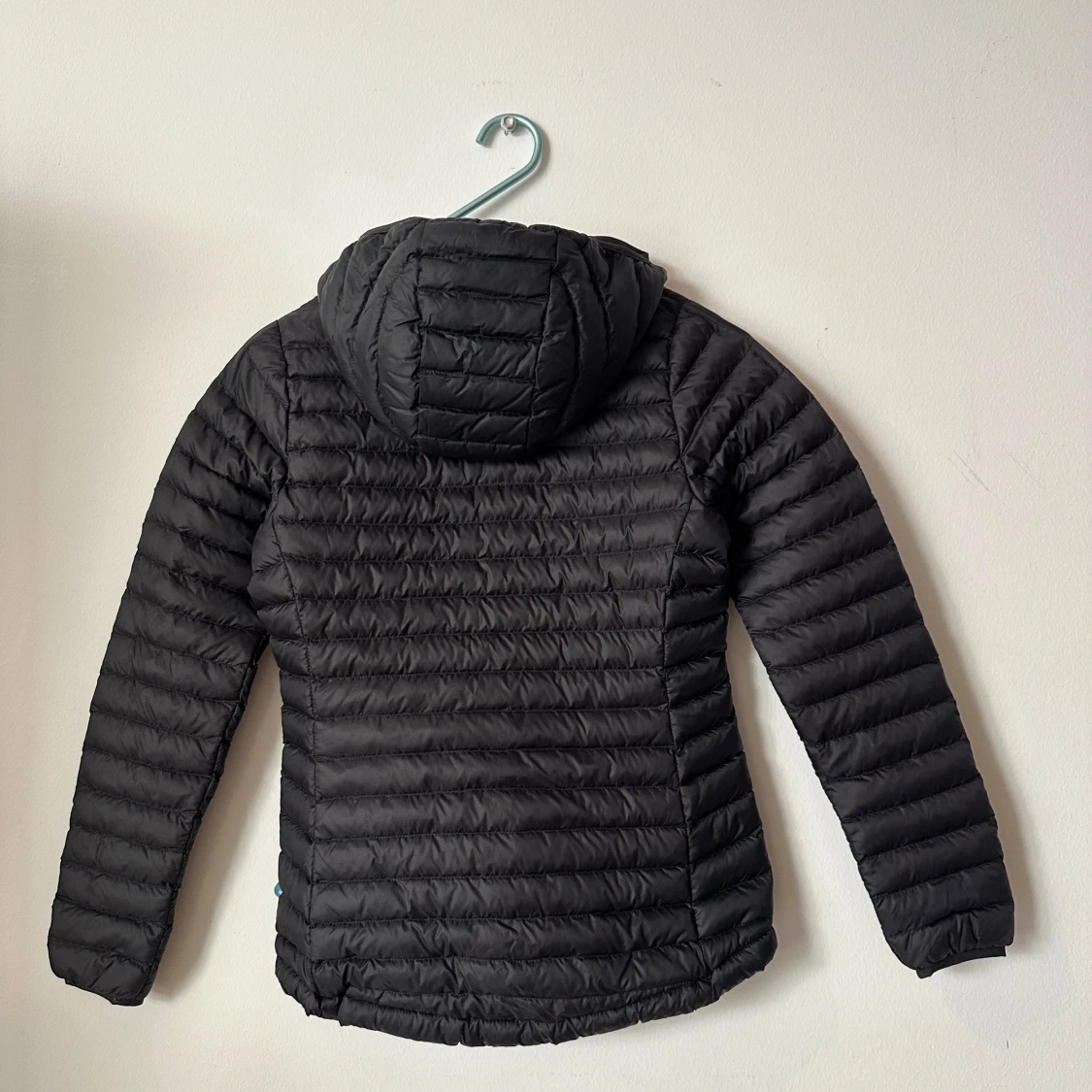 NY Svart lättviksjacka Helly Hansen XS - 1