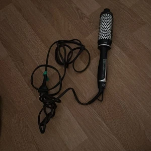 Björn axén värmeborste  - Fullt fungerande och kommer inte till användning då därför jag säljer den🥰Köpt för 500
