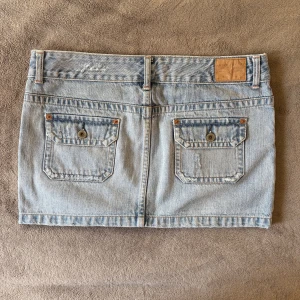Ljusblå jeanskjol - Cool kjol från American Eagle🩵Midjemått: 42 cm