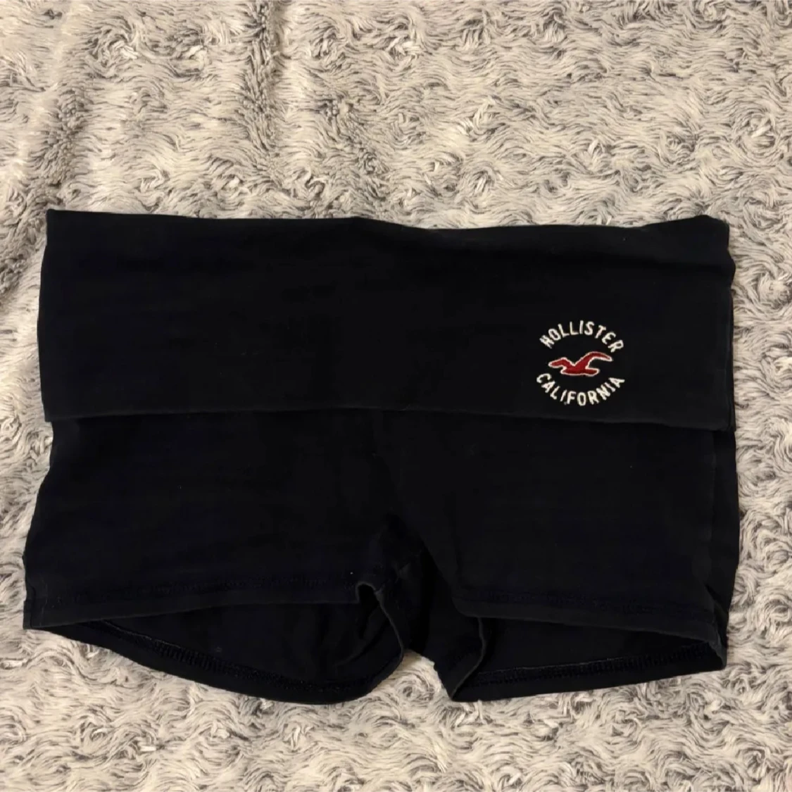 Hollister fold over shorts - 2