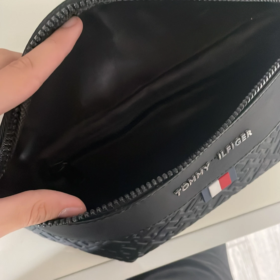 Svart axelväska Tommy Hilfiger - 3