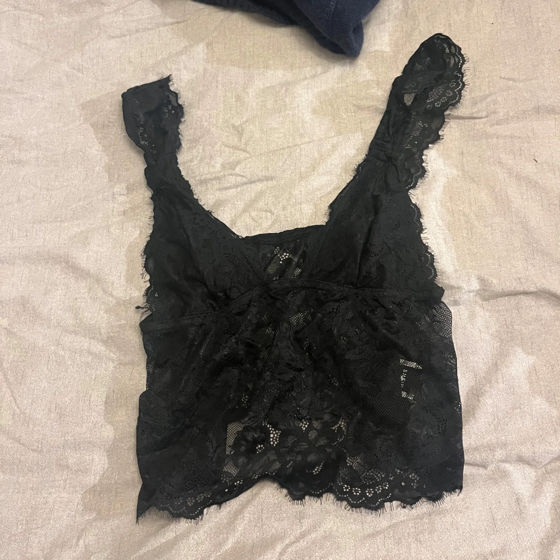 Svart spetsig linnetopp - 1