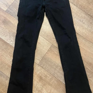 G-star RAW Jeans - Superfina jeans från G-star raw som tyvärr inte kommer till användning och är lågmidjade och bootcut