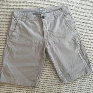 Bruun & Stengade - Fina shorts med lyxigt märke, dragkedja gylf med knapp, storlek 31.