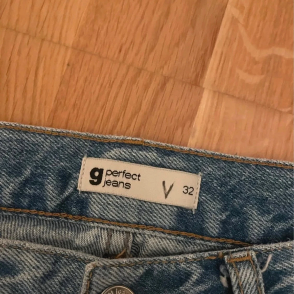 Blåa straight jeans från gina tricot - 1
