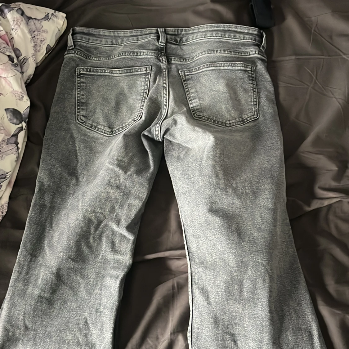 Grå jeansbyxor från H&M Divided, strl 42 - 2