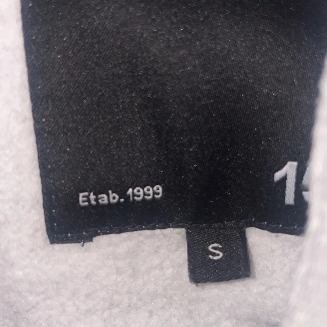 Grå hoodie från 157 - 2