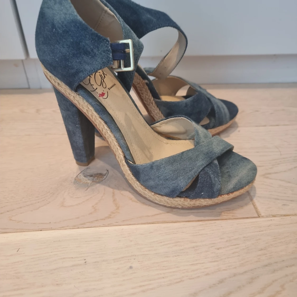 Blåa platåklackar i jeansmaterial - 2