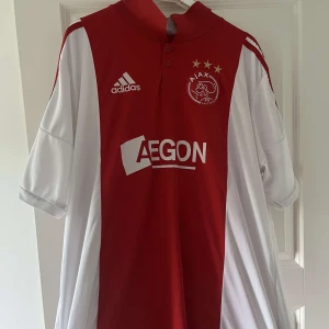 Ajax fotbollströja retro - Storlek L  använder ej.