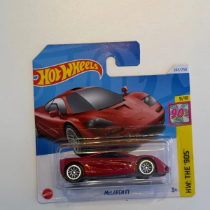 Hottwheel - Det är en röd McLaren f1 i original förpackning och skapades 2024