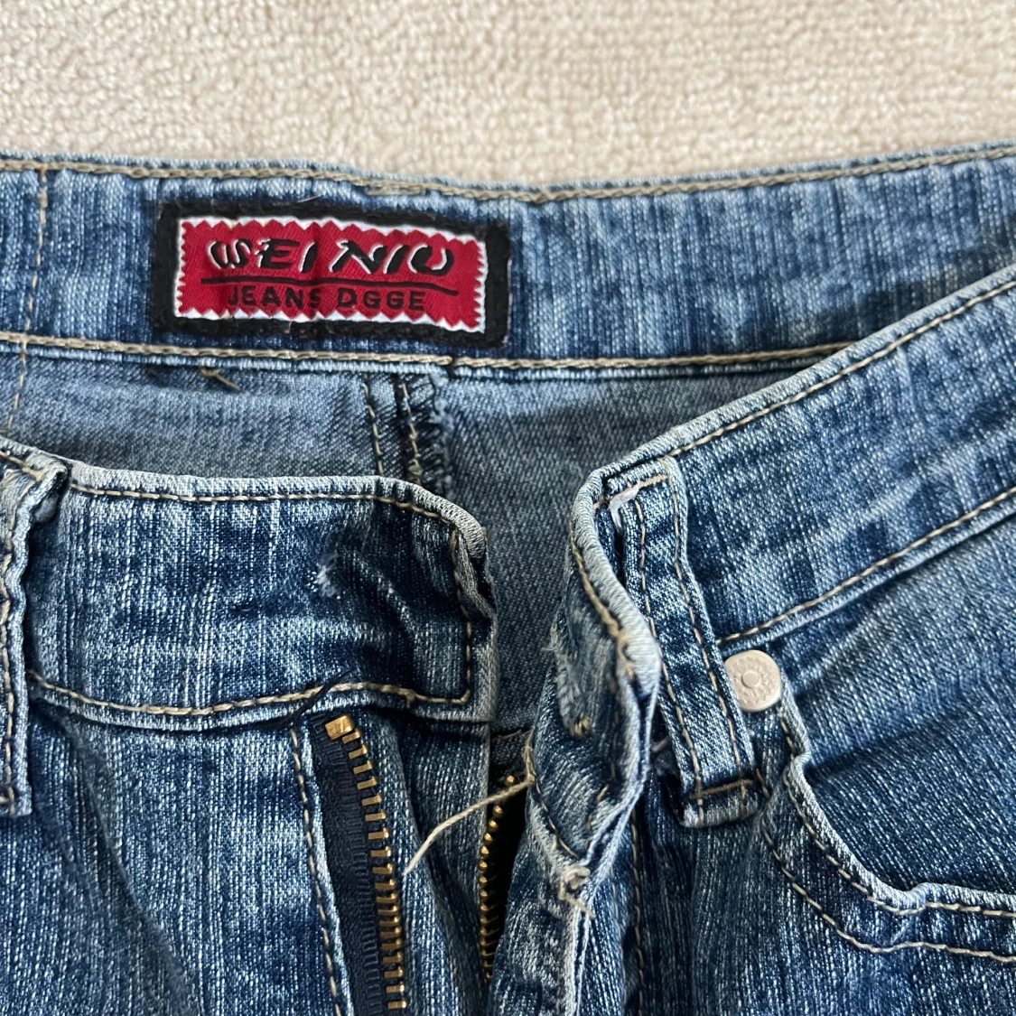 Blå bootcut jeans med lågmidja frånWei Niu - 3