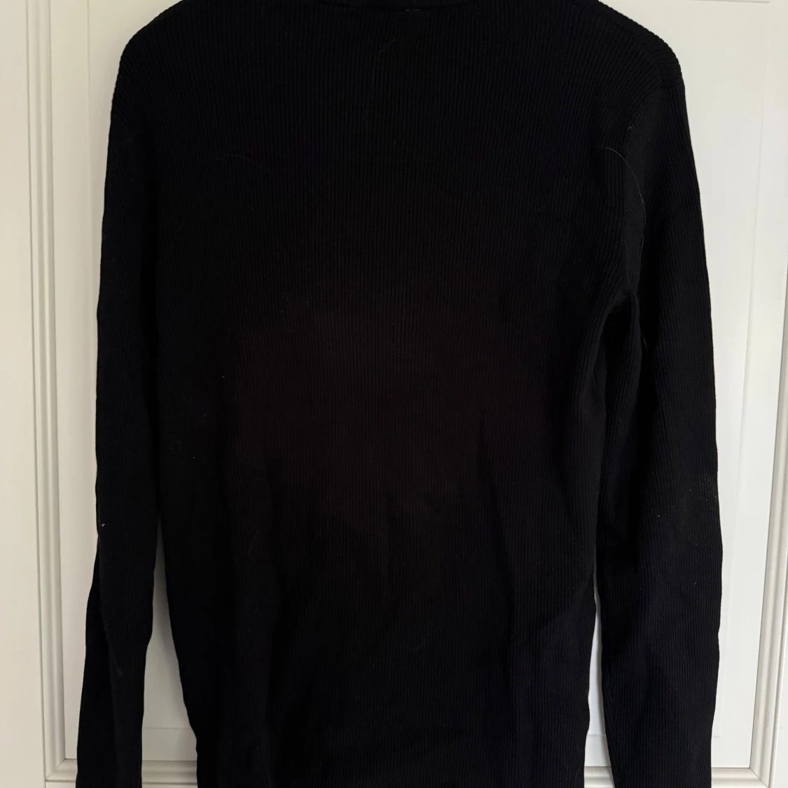 Svart ribbad tröja från H&M - 1