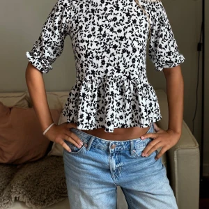 Såå fin blus - Säljer denna sååå fina blus🎀🎀