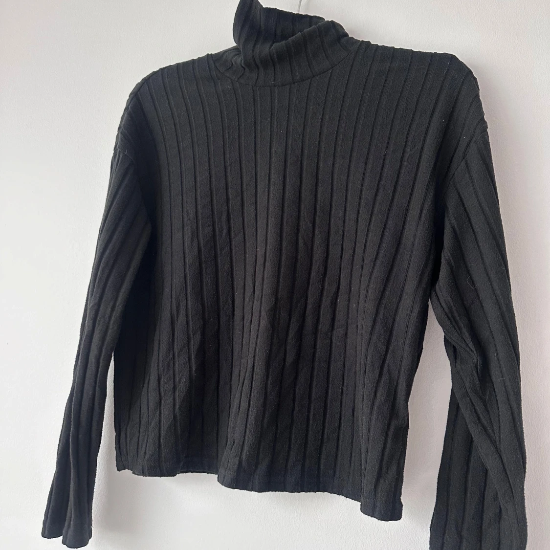 Set tröja polo o lösa byxor med vida ben