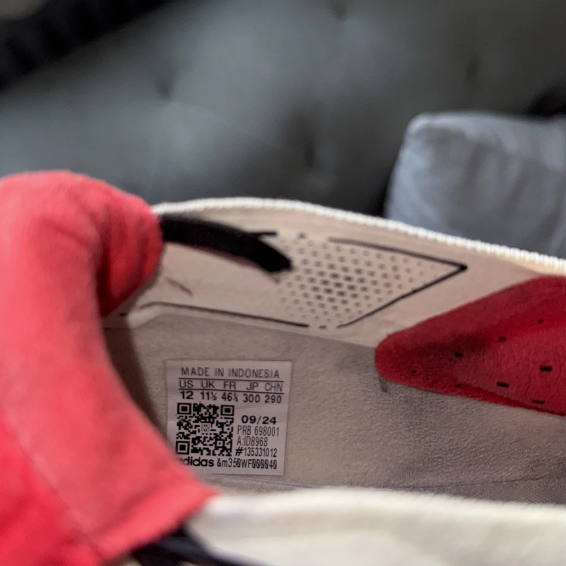 Adidas Predator fotbollsskor i vitt och rött med tunga  - 4