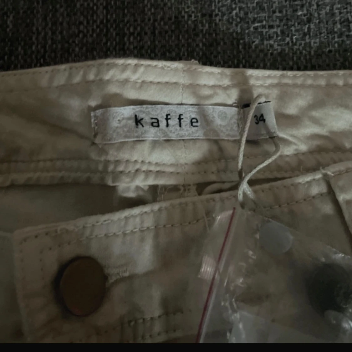 Beiga shorts från Kaffe - 3