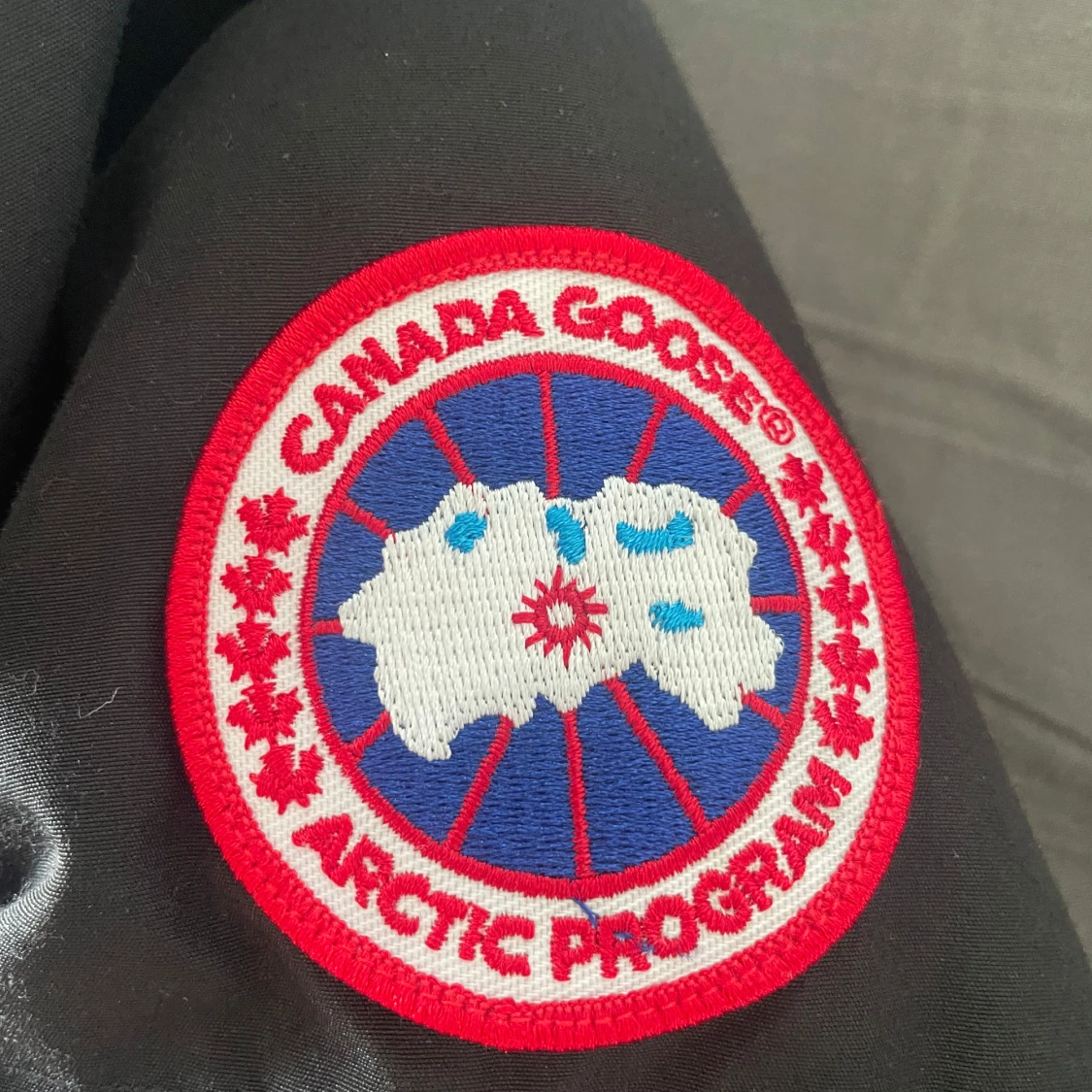 Svart dunjacka från Canada Goose med huva - 4