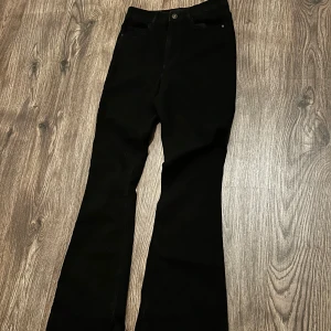 Jeans  - Helt oanvända fina eleganta jeans från Nelly