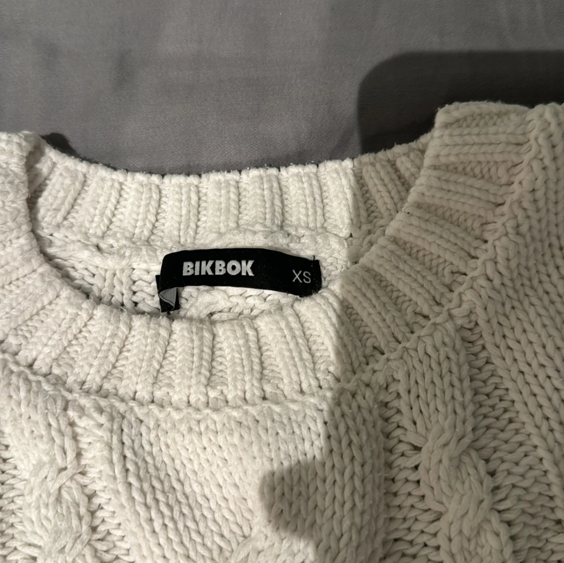 Vit croppad stickad tröja från BikBok - 2