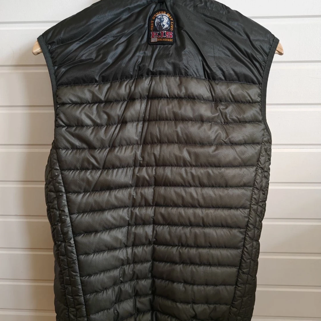 Mörk grön dunväst från Parajumpers - 1