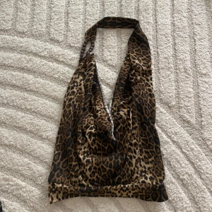 Leopard halterneck top - Aldrig använt 
