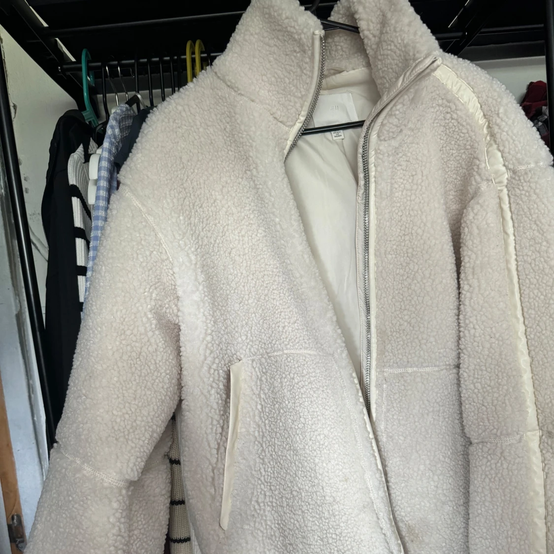 Beige teddyjacka med dragkedja - 2