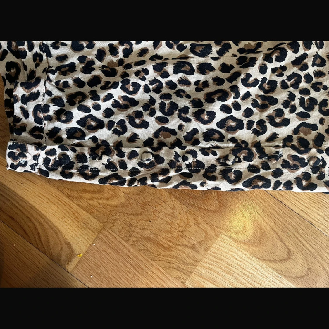 Leopardmönstrad kjol med slits - 2