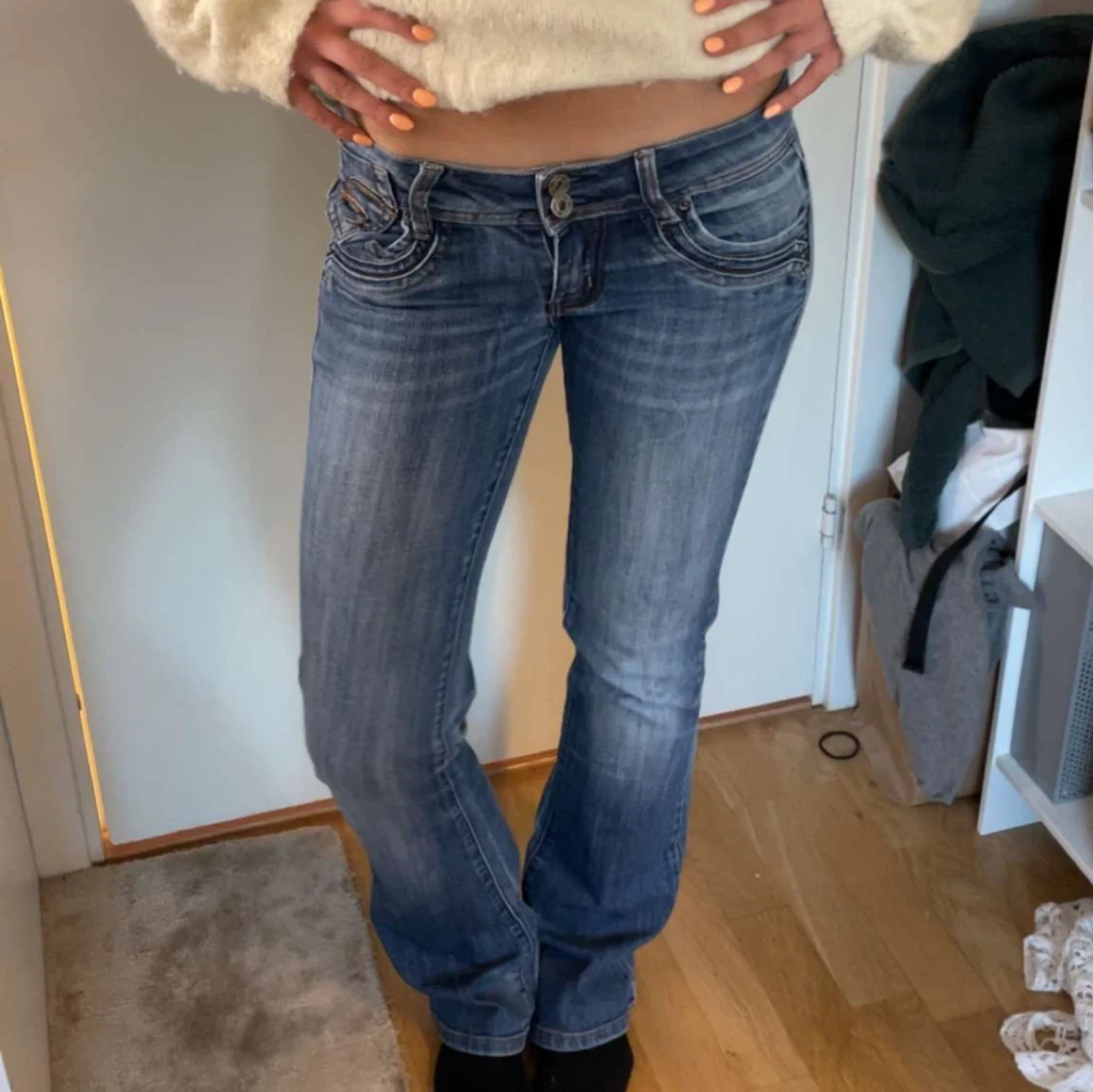 Blå bootcut jeans
