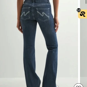 Byte mot en mindre storlek önskas  - Jag skulle vilja byta dessa jeans från Nelly i stl 38 till stl 36, i samma modell🥰❤️de är i helt nyskick! Vänligen tryck inte på köp nu, skriv till mig privat☺️