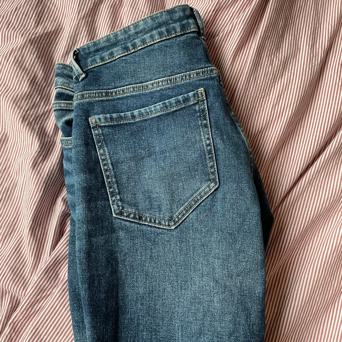 Blå bootcut jeans från Lindex - 1