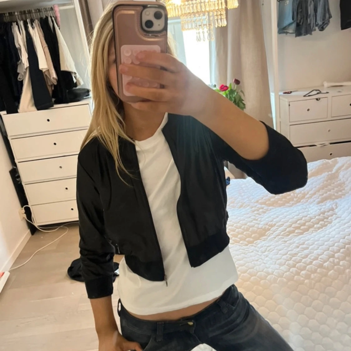 Svart croppad bomberjacka