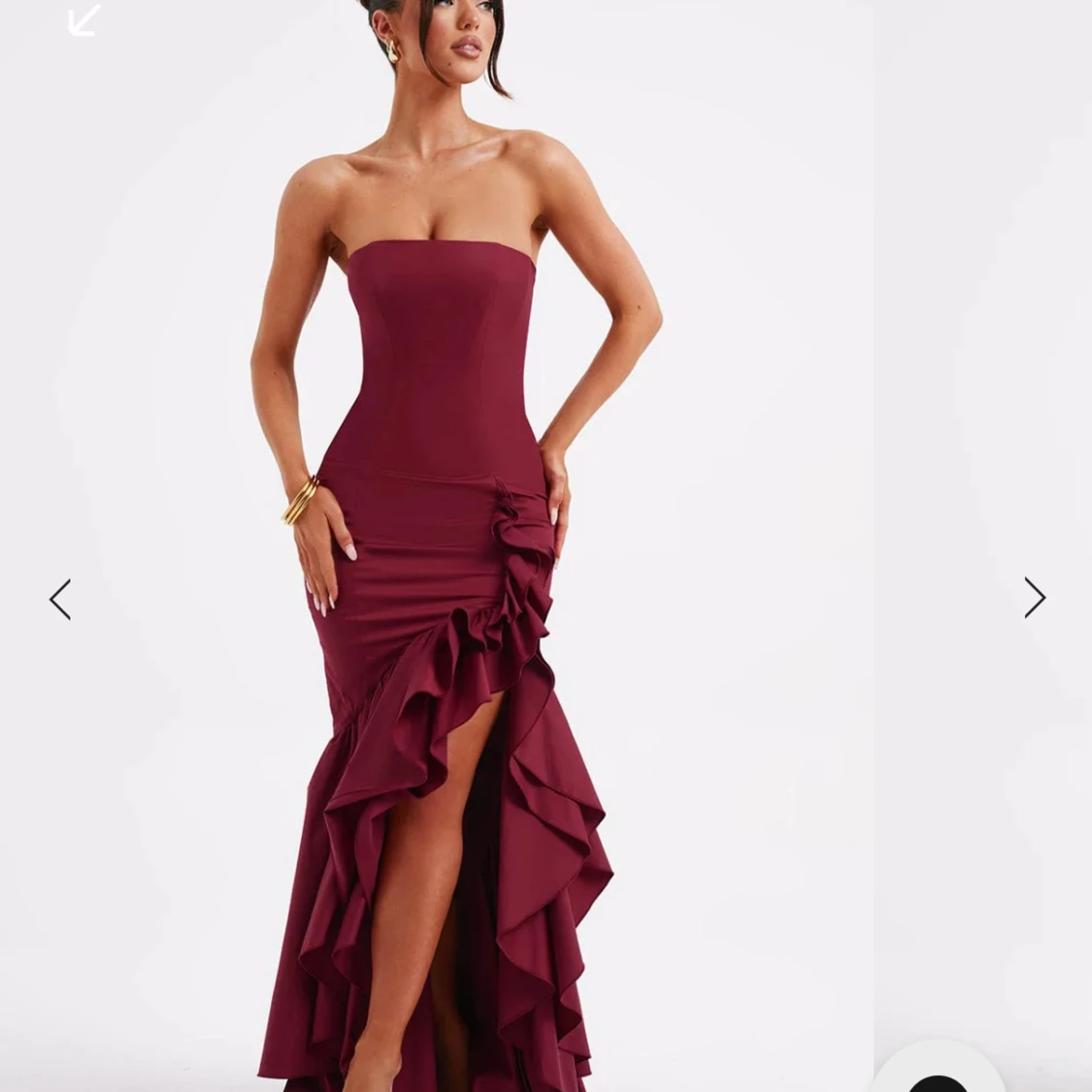 Bordeaux axelbandslös långklänning med volang