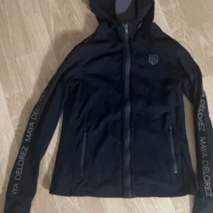 Tröja - En superskön ridtröja, den är andvänd men är i väldigt fint skick