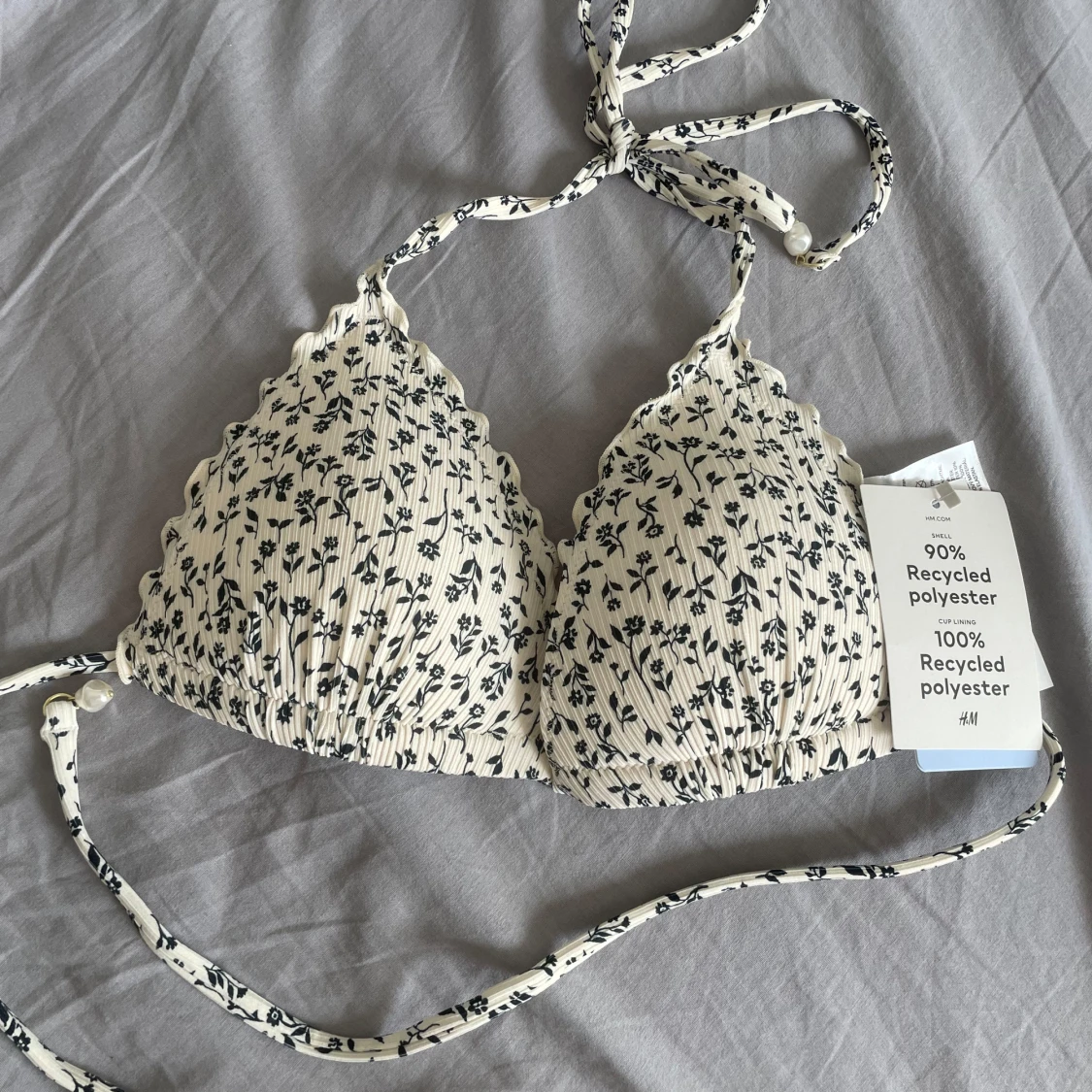 Vit blommig bikiniöverdel från H&M