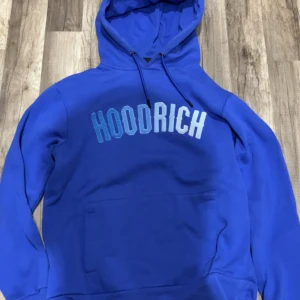 Hoodrich tracksuit - Säljer en Hoodrich tracksuit, som är begagnad men fortfarande perfekt för att använda. Mycket bra Tracksuit👍
