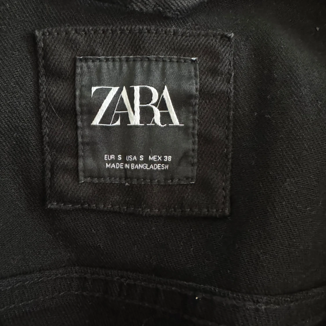 Svart jeansjacka från Zara - 1