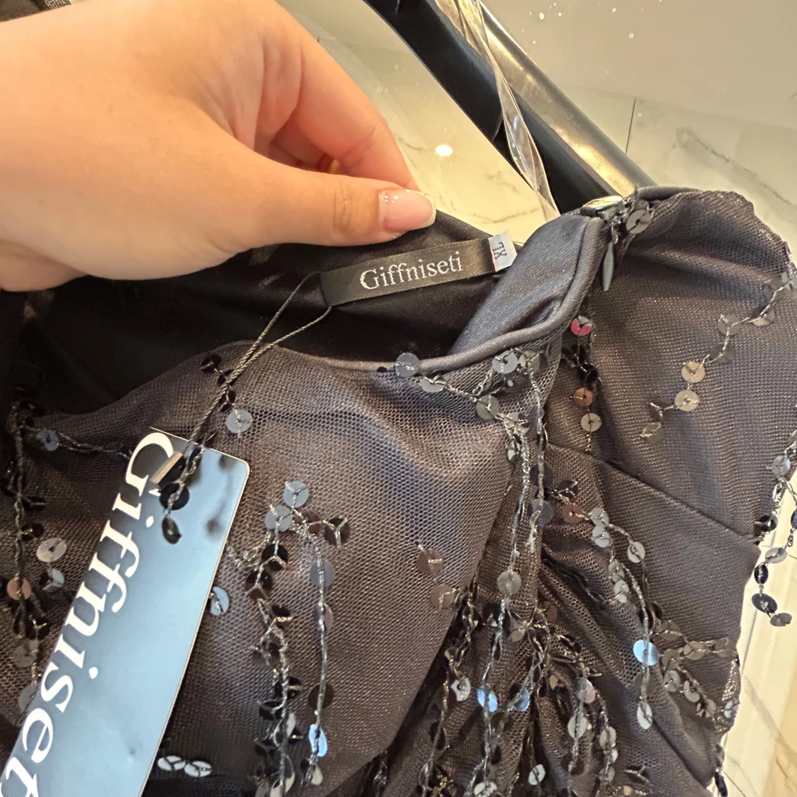 Svart långklänning med paljetter från Giffniseti - 1